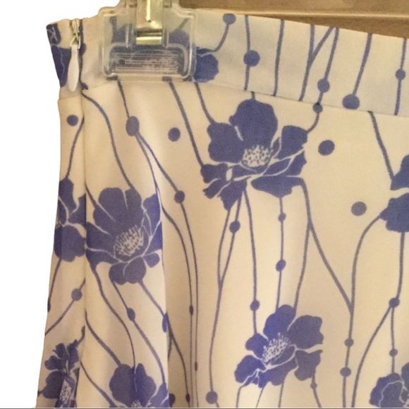 Buttons Francesca’s Vernon Floral Skirt - Picture 5 of 6